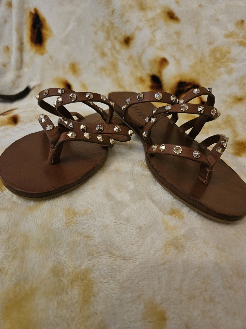 Studded Brown Women’s Leather Toe-Loop Sandals Antonio Melani